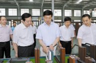 河南省省長(zhǎng)謝伏瞻到信陽國(guó)際家居產(chǎn)業(yè)小鎮(zhèn)調(diào)研，并參觀了天一美家集團(tuán)信陽天